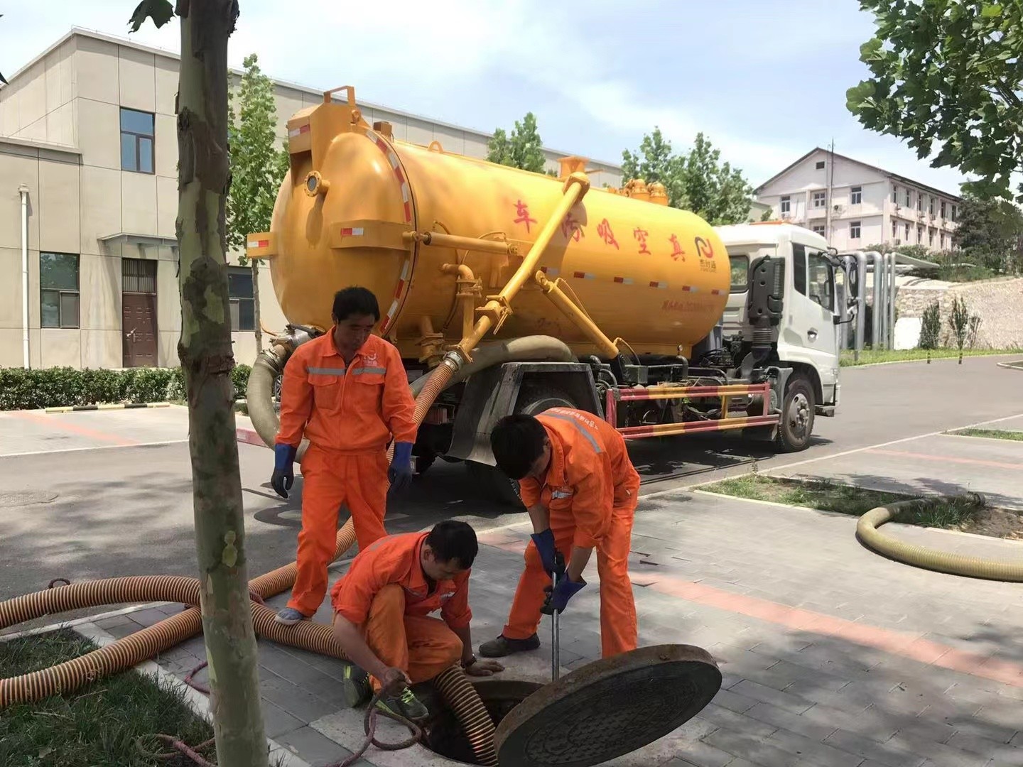 宁武化粪池清理与5-8吨吸粪车施工效率分析